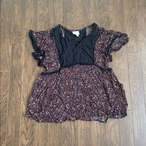 Short sleeve floral top